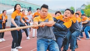 黑白体育app下载-为“小哥”办场运动会（镜头里的体育故事）|外卖|成都|体质|足球|成都市_新浪体育_新浪新闻