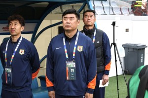 黑白体育app下载-宿茂臻：丢球和阵型关系不大，克雷桑没首发因他有一些小伤