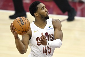 黑白体育登录入口-米球王！米切尔18投10中&amp;罚球12中11 砍34分2板5助1断&amp;正负值+11