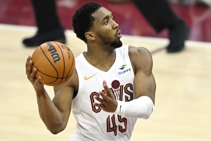 黑白体育登录入口-米球王！米切尔18投10中&amp;罚球12中11 砍34分2板5助1断&amp;正负值+11